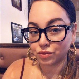 Meet your Posher, Louise